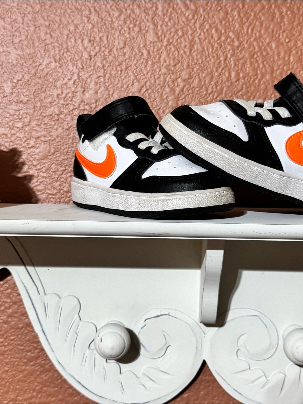 Nike Kids Black, White & Orange Low-Top Sneakers with Hook Strap